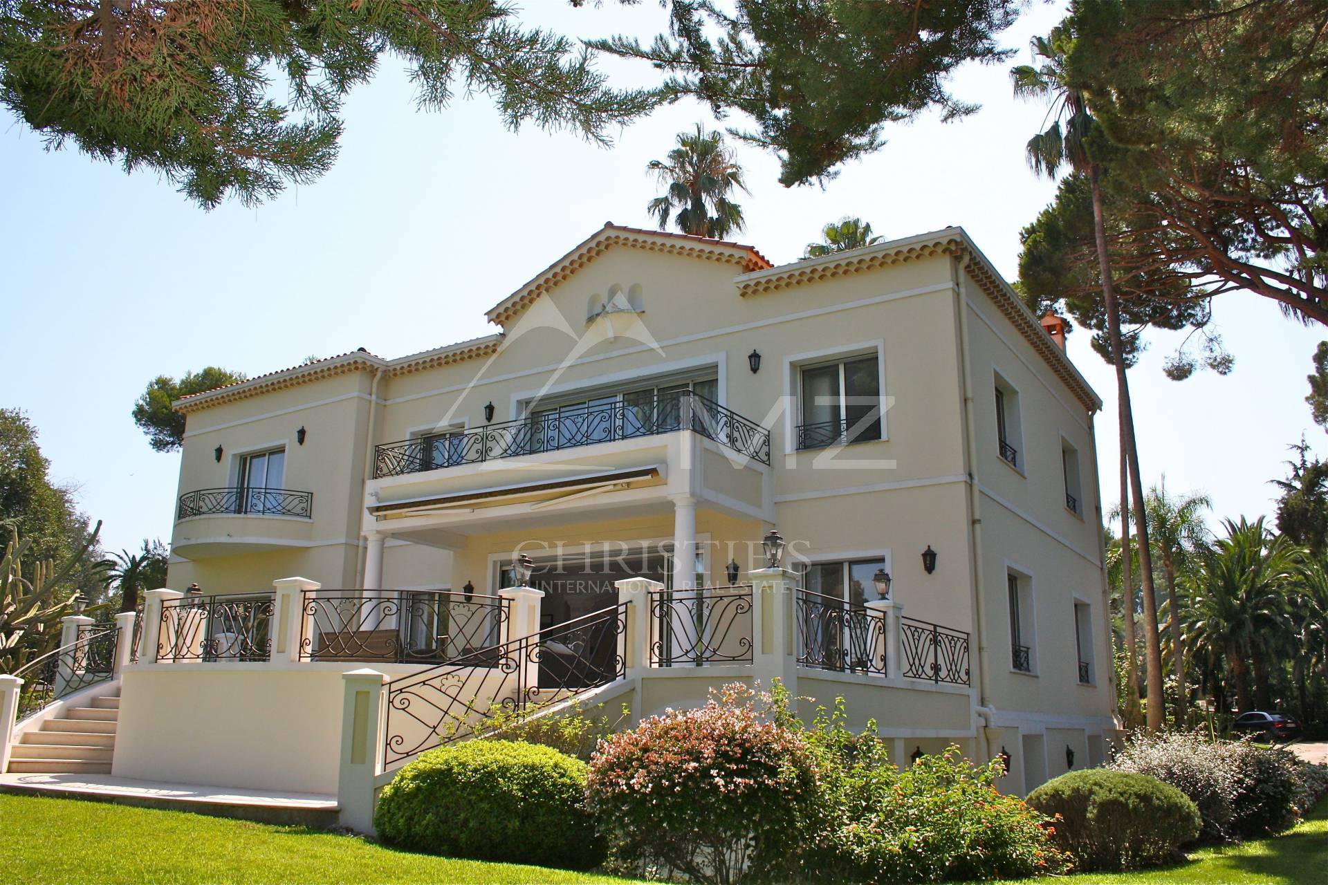 Cap d'Antibes - Villa with panoramic sea view in perfect condition ...