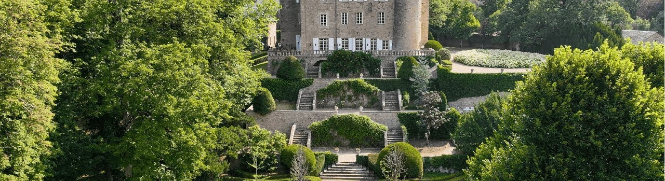 Elégant Château Fort Entièrement Restauré Aveyron - Poncet & Poncet ...